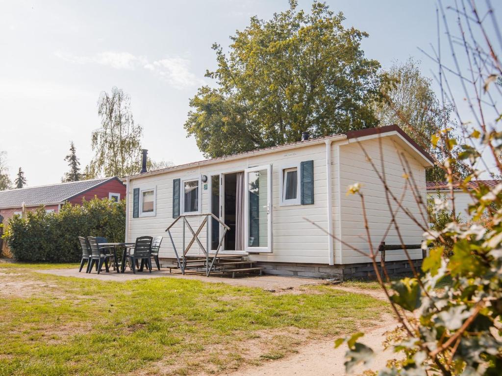 Nice Chalet In A Holiday Park With Swimming Pool, On The Leukermeer - Venray