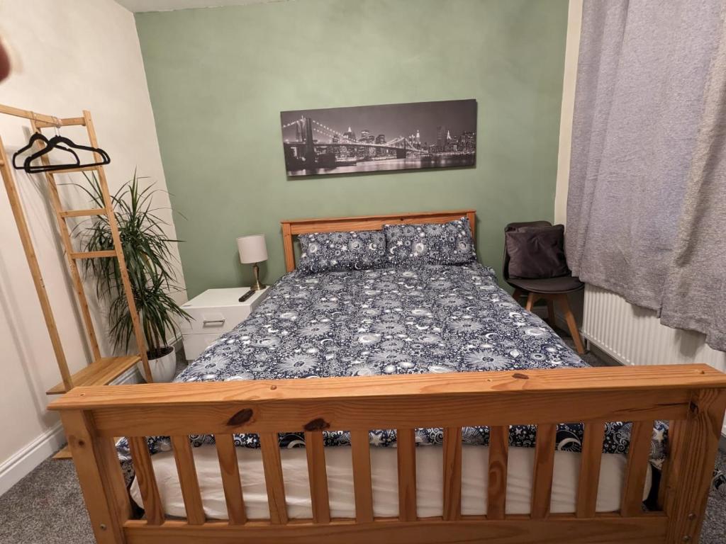 Large Cosy Room To Stay In South Reading - Select Car Leasing Stadium