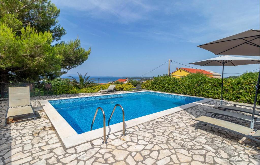 Awesome Apartment In Rab With Outdoor Swimming Pool, Wifi And 3 Bedrooms - Rab