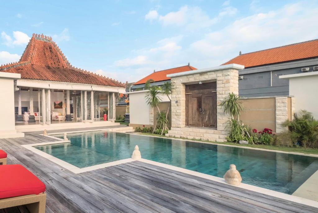 Prime Villa With Private Pool Near Berawa Beach - Tara