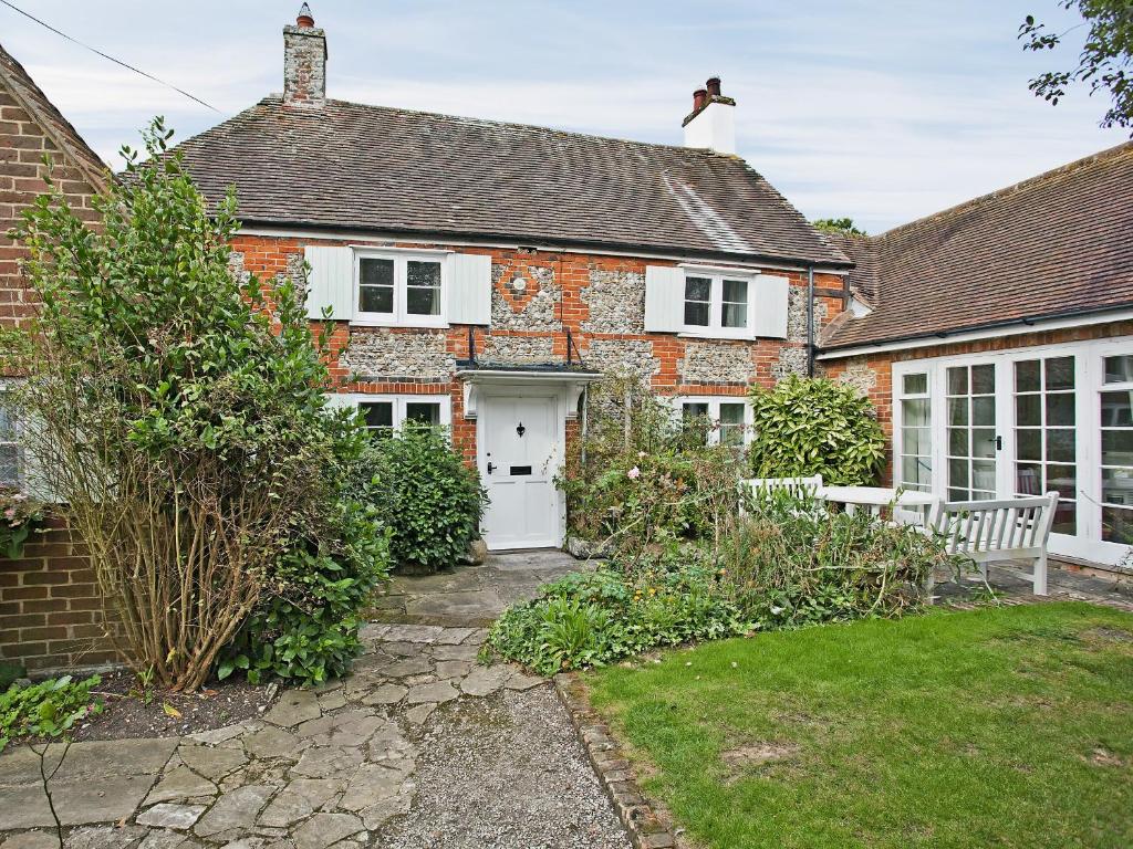 Apple Tree Cottage - West Wittering