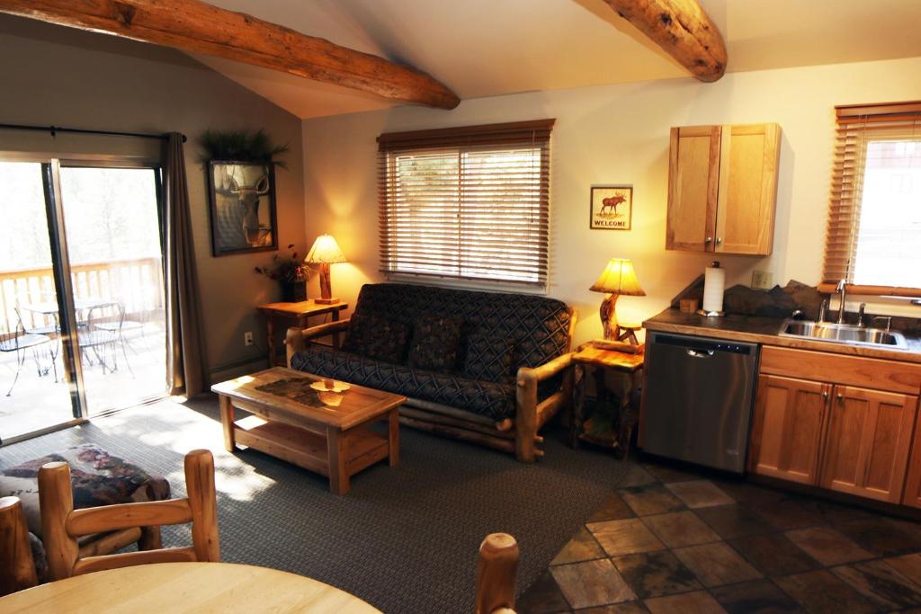 King Bed Condo With Personal Hot Tub On Deck With River View Condo - Estes Park, CO