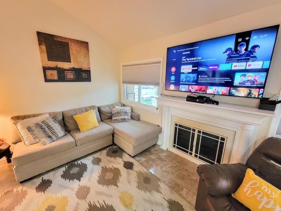 Nice 2bdr Near Airport With Fast Wifi / Metro / Parking - Herndon, VA