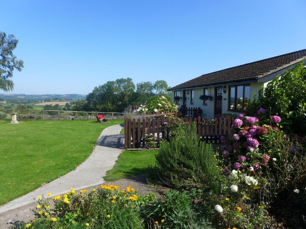 The Rock Self-catering Holiday Cottage And Garden Lodges - Symonds Yat