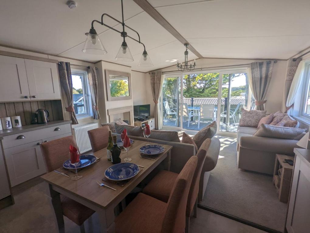Stunning Luxury Caravan On Edge Of New Forest On Shorefield Country Park - New Forest