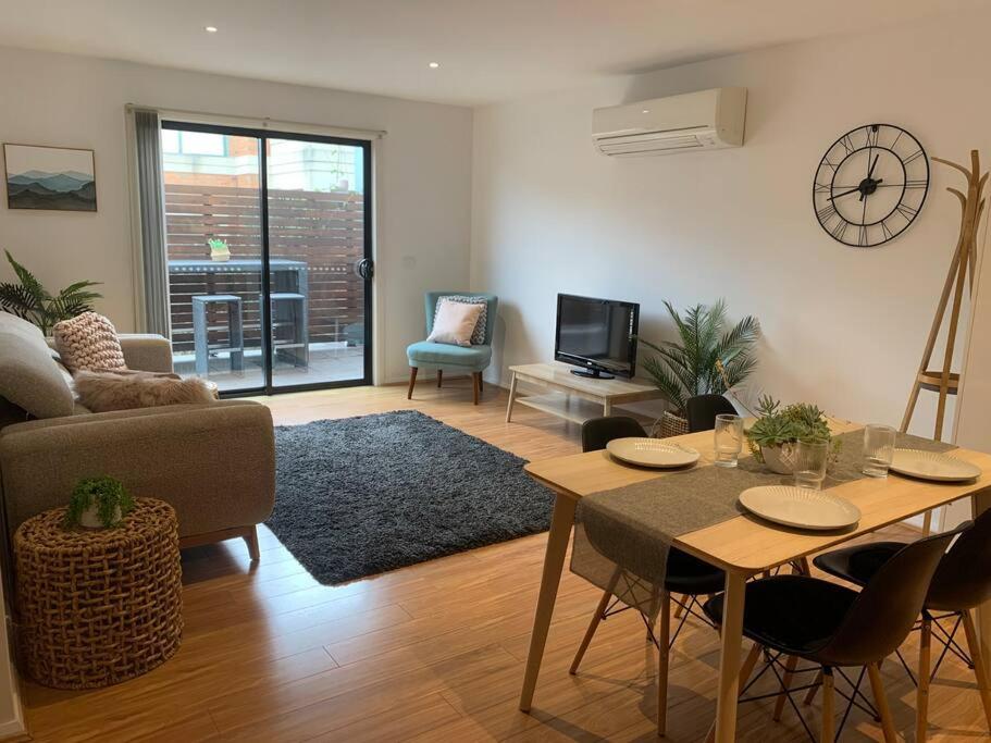 Affordable 2br Apartment Near Melbourne Cbd - Brooklyn