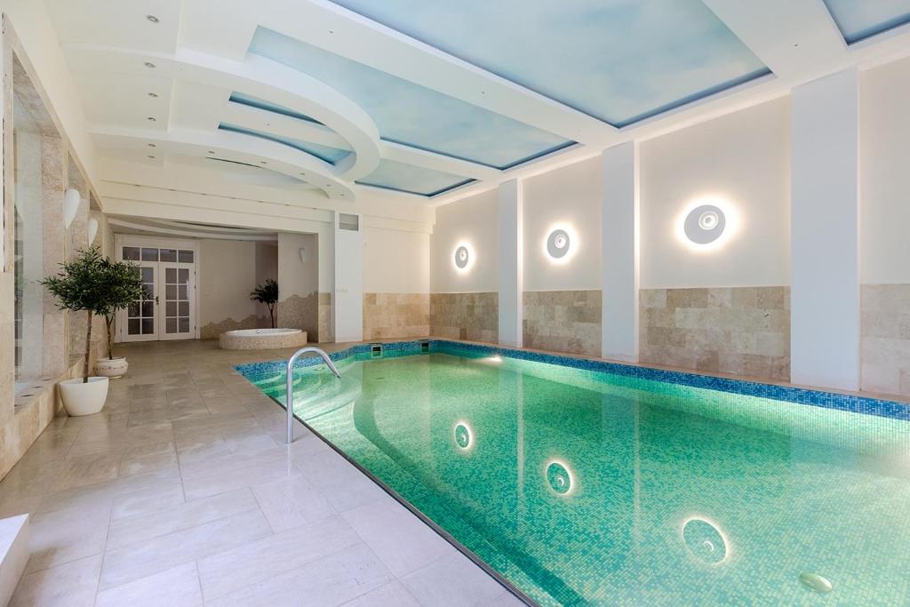 Luxury Villa Pool And Spa - Varşova