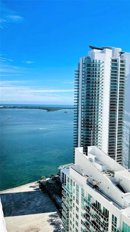 Airbnb-friendly Balcony Brickell Condo With Parking - Phillip & Patricia Frost Museum of Science