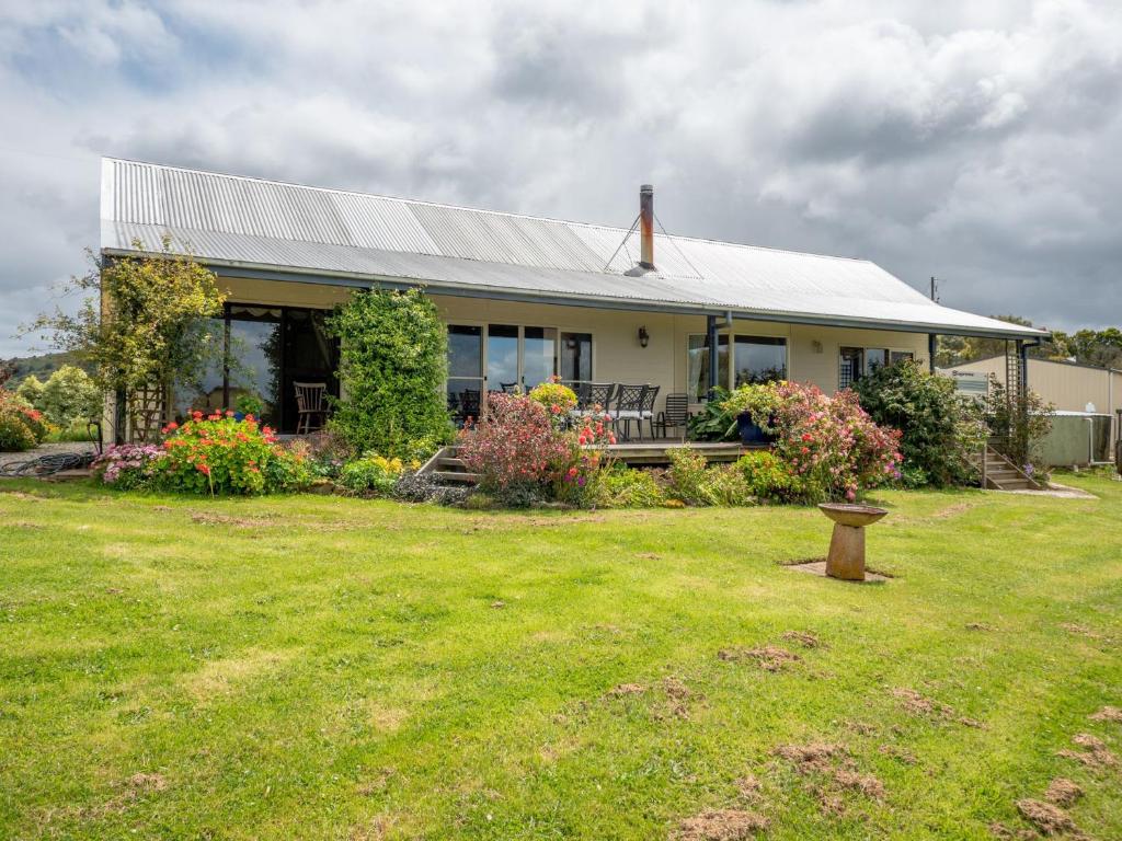 Country Escape With Stunning Views - Toora