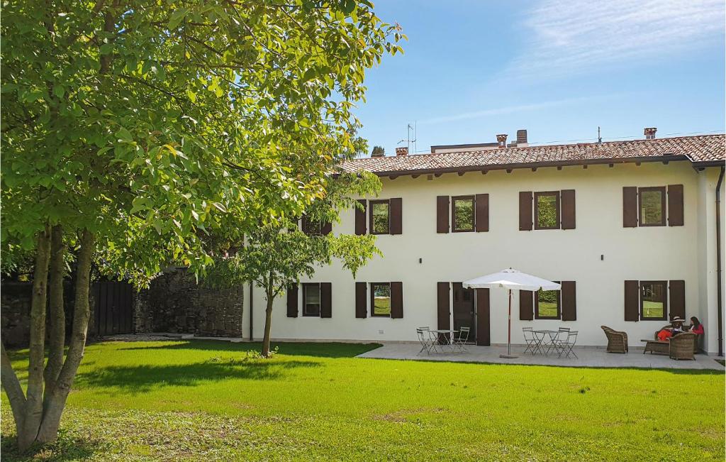 Awesome Home In Lucinico With Wifi - Udine