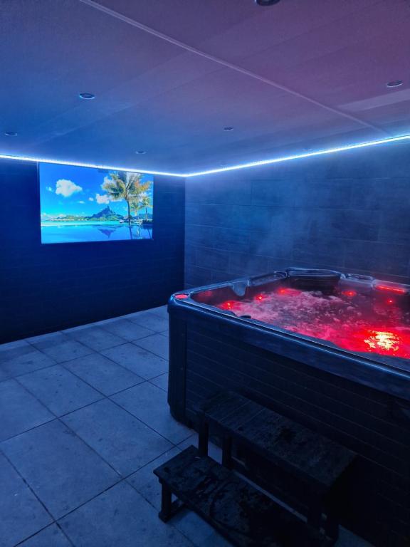 Short Stopzzz & Indoor Hot Tub - Greater Manchester