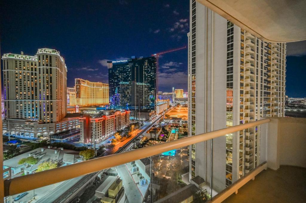 Mgm Signature Towers, Balcony Suite, Strip View - No Resort Fees! - Nevada