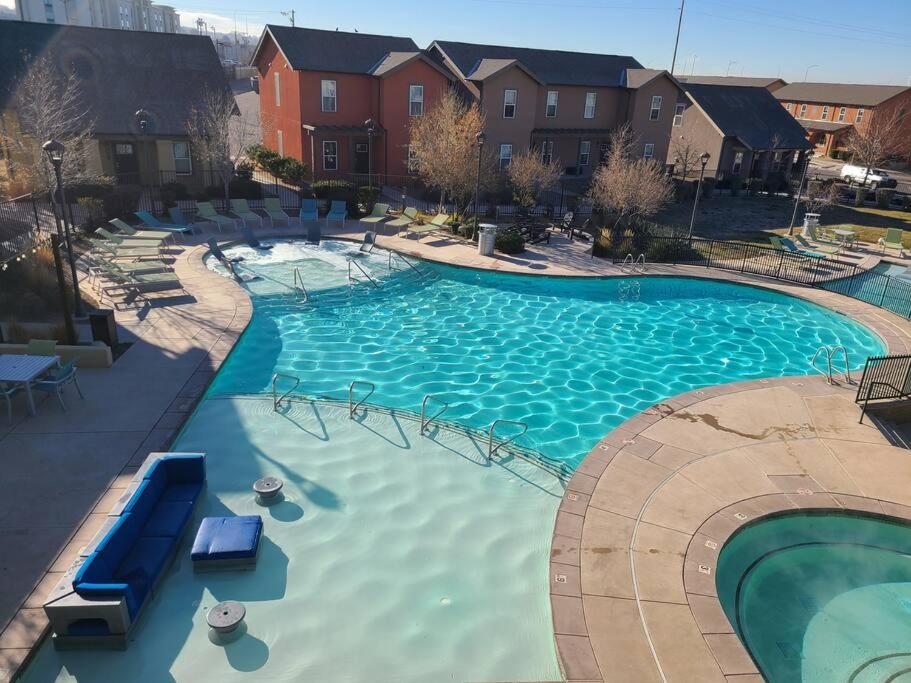 4 Suites In 1 House, Pool, Gym - Near Airport - Albuquerque, NM