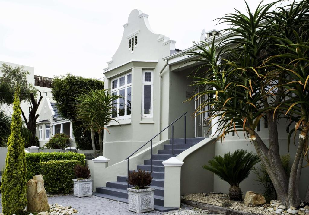 Conifer Beach House - Port Elizabeth