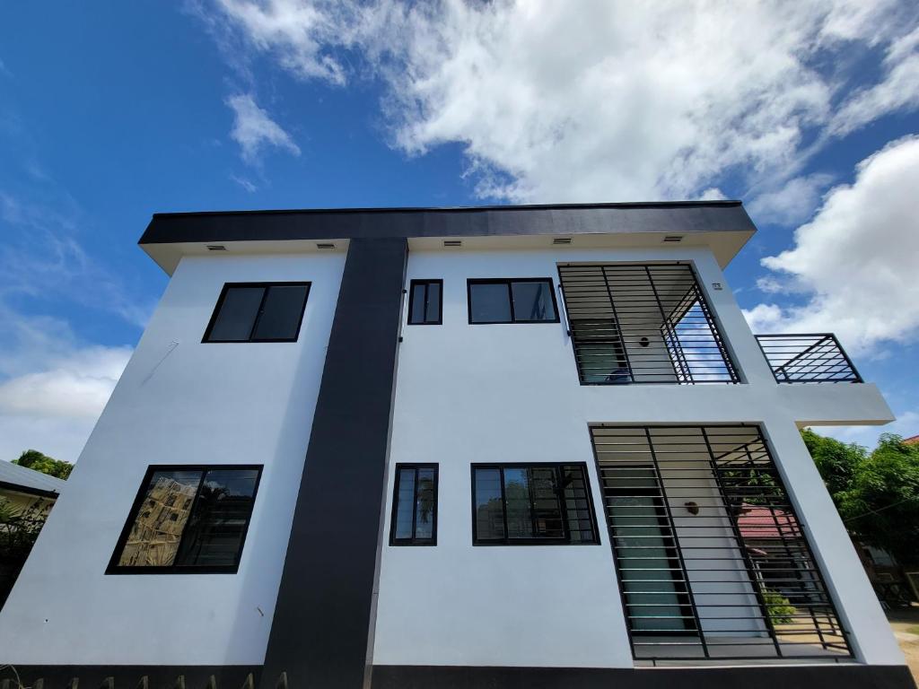 Modern - Wan Pipel With Terrace - Surinam