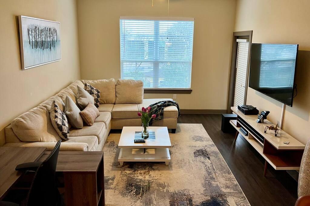 Luxury Suite In The Heart Of Dallas, A Home Away From Home! - Garland