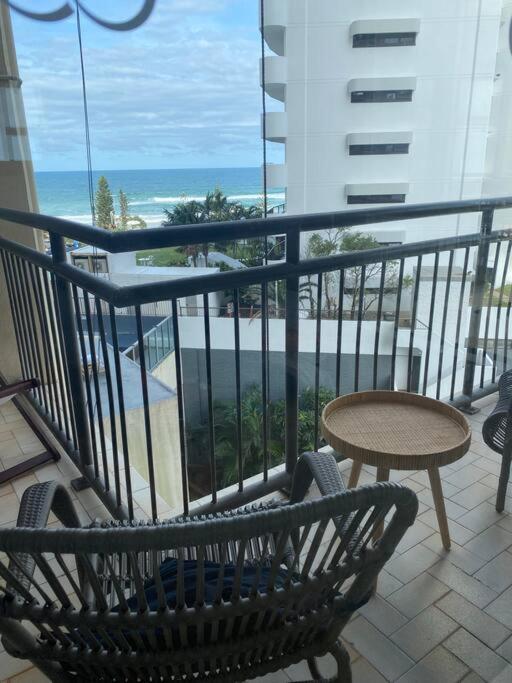 Fabulous Sea Views In The Heart Of Surfers - Goto