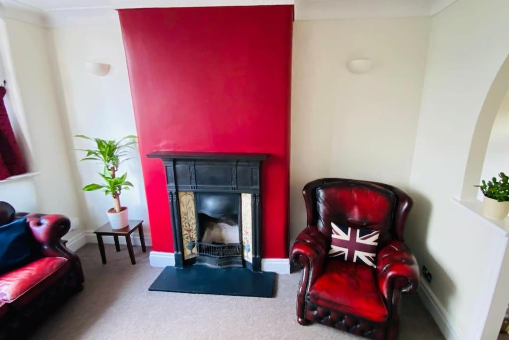 3 Br Property In Prestwich 15 Mins From Manchester City Centre Garden Free Parking Superfast Wifi Netflix - Salford