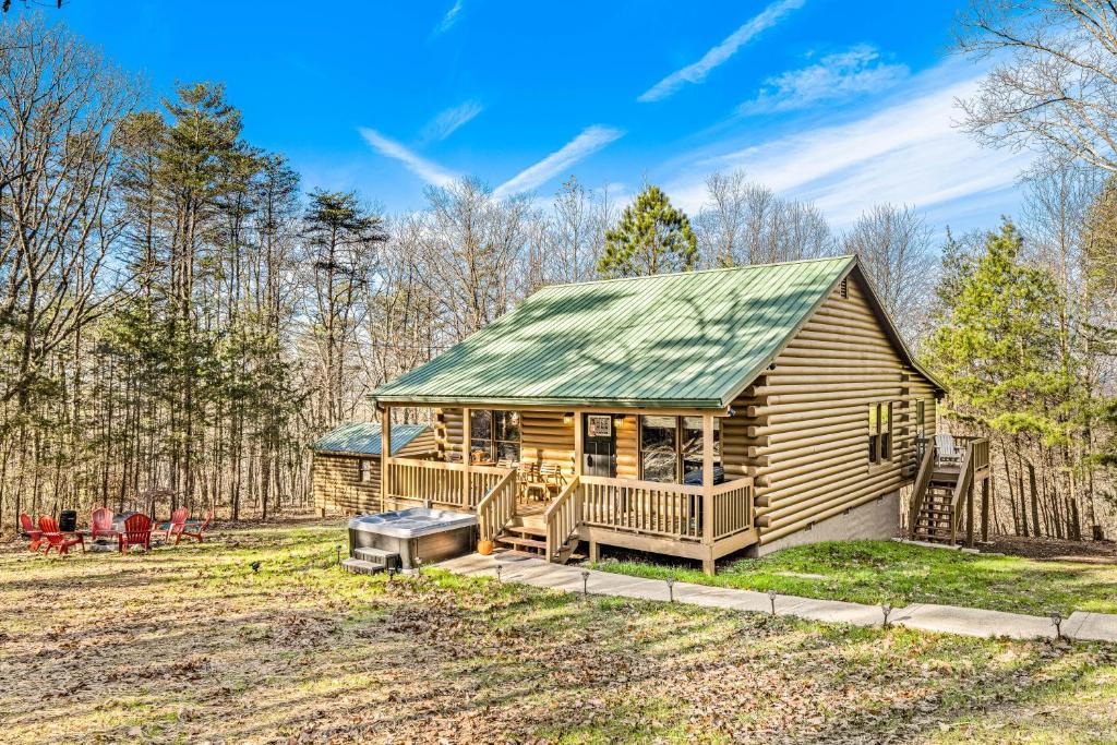 Dog-friendly Cabin With Hot Tub, Central Ac, Fireplace, Gas Grill & Firepit - Jasper, GA
