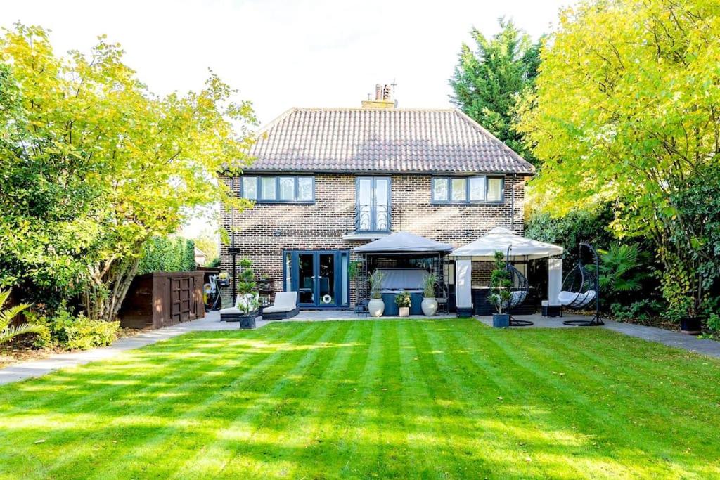 Gatsby Villa With Large Garden And Fancy Hot Tub - Bromley