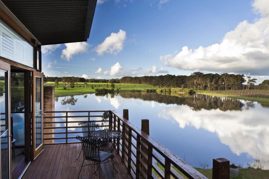 2 Bedroom Lakeview Chalet - Cowaramup
