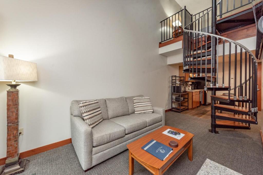 A312 - One Bedroom Suite with Loft, Kitchenette, Free WIFI! - Park stanowy Deep Creek Lake