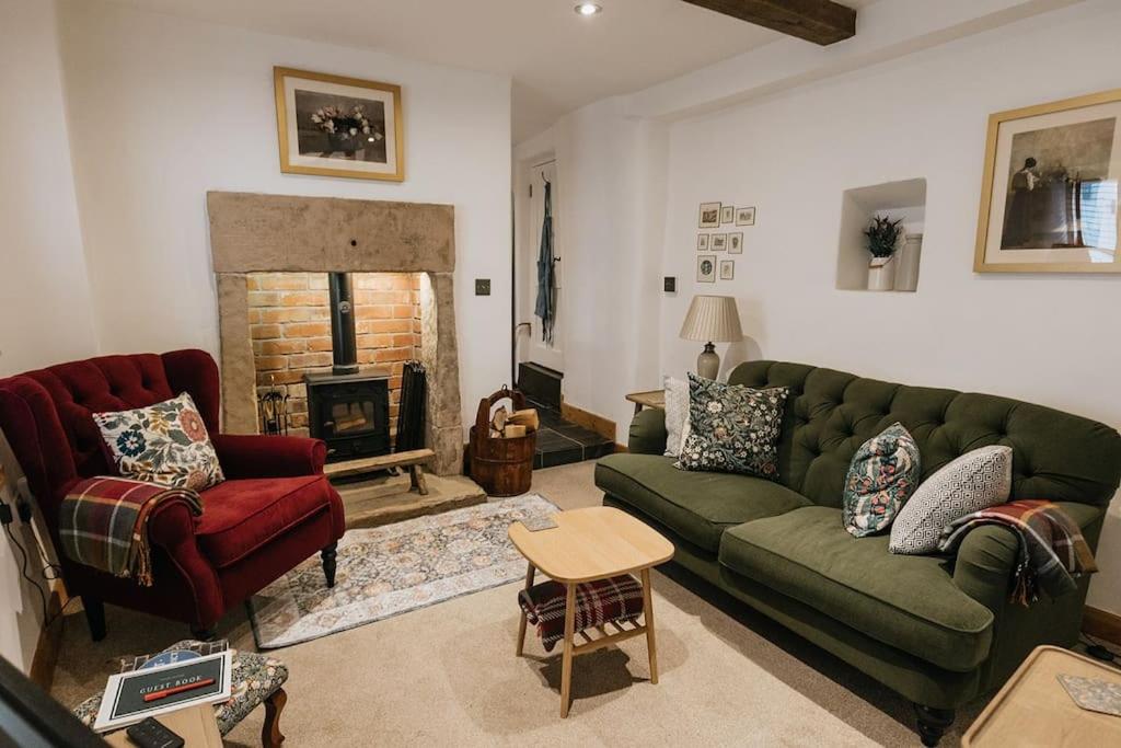 Fryers Cottage - Beautiful 2 Bedroom Town & Country Cottage On Edge Of Peak District - Wirksworth