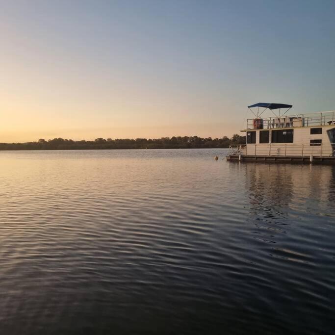 The One & Only Houseboat Hire On Maroochy River - Sunshine Coast Queensland, Australia