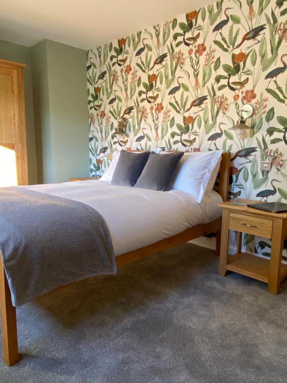 Marshpools Bed & Breakfast - Licensed Near Weobley Village - Herefordshire