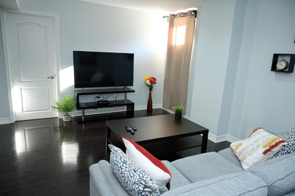 Spacious 1 Bedroom Basement With Separate Entrance - Hamilton