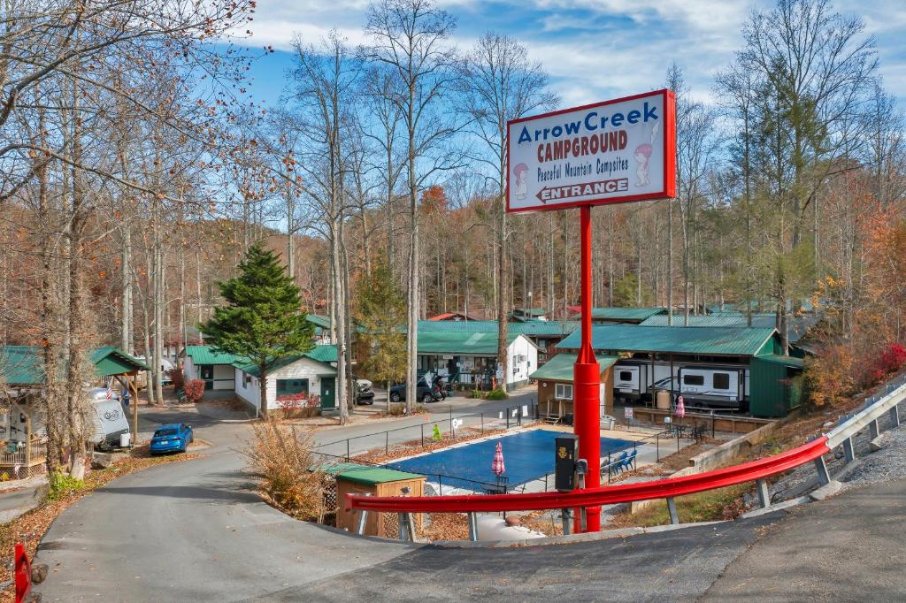 Arrow Creek Camp And Cabins - Cosby, TN
