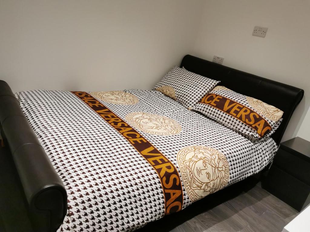 Studio Self Contained Double Bedroom - Woolwich