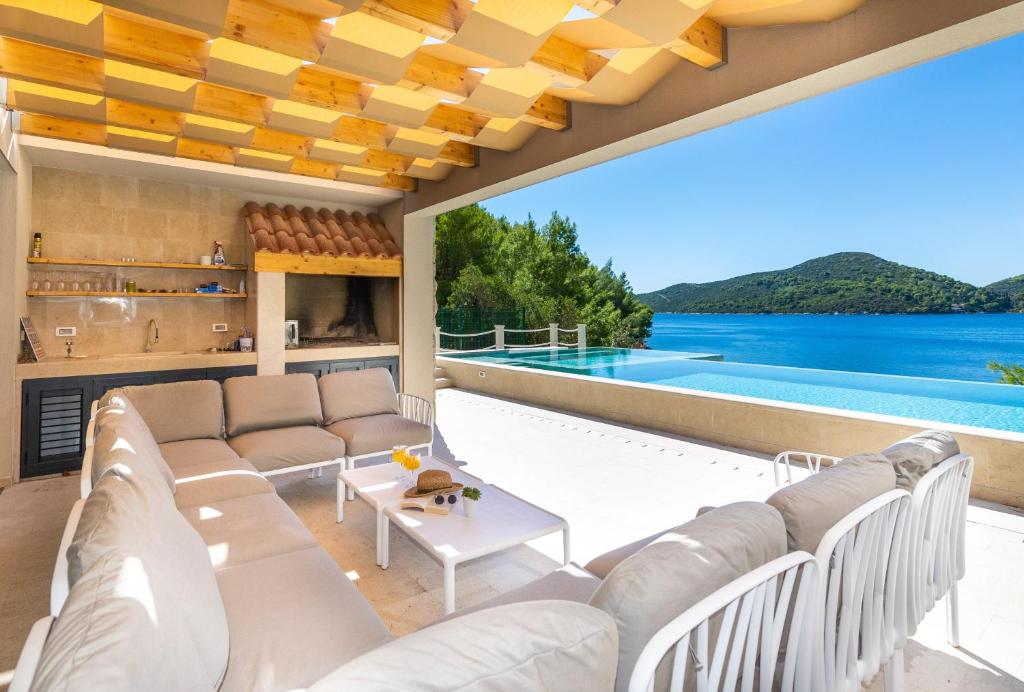 Beachfront Villa Brulupes In Secluded Bay - Mljet