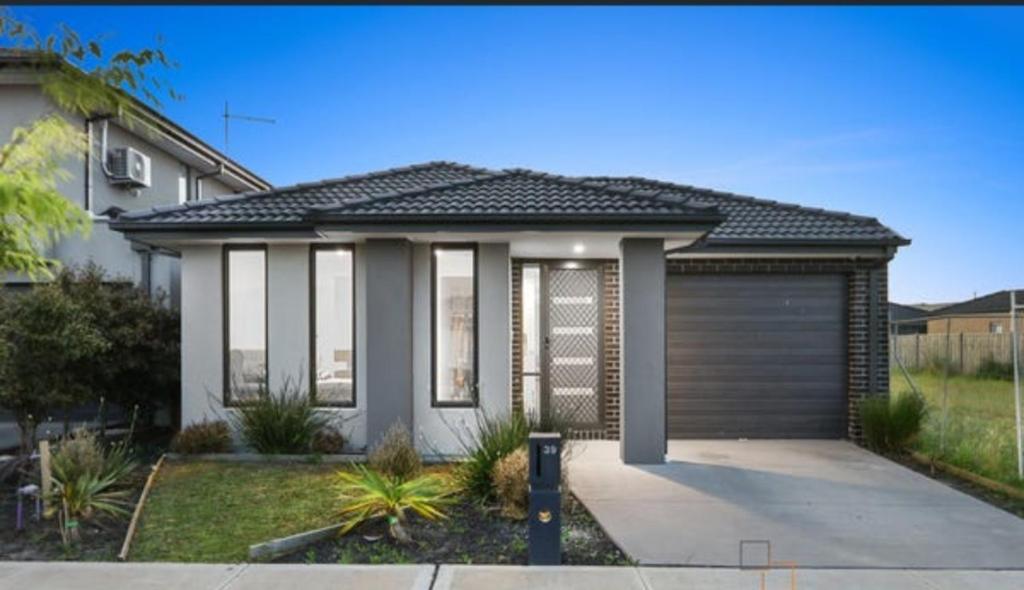 Entire 4 Bedroom Clyde North Home., No Sharing - Cranbourne