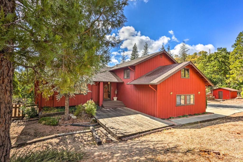 Pet-friendly Escape With Game Room And Fire Pit! - North Fork, CA