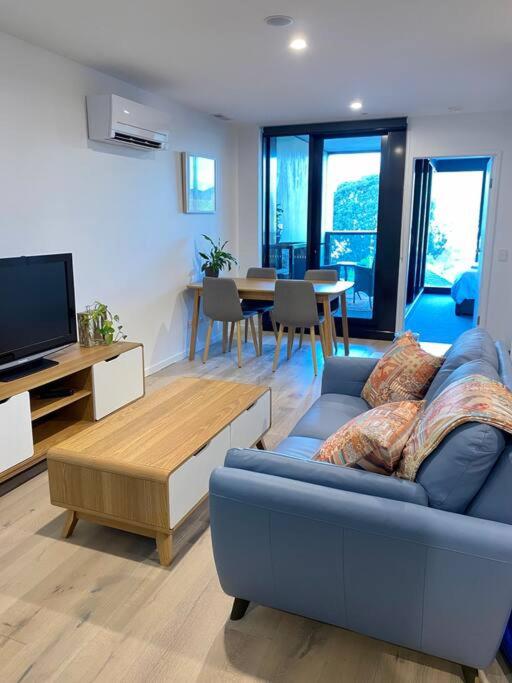 Central Canberra City Apartment With Study And Full Amenities. - Belconnen