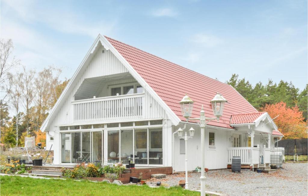 Beautiful Home In Djurhamn With 4 Bedrooms - Sandhamn