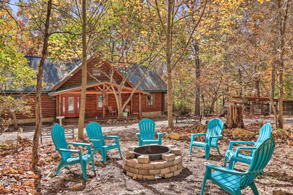 Serenity Woods Cabin With Hot Tub And Fire Pit - Mountain Home, AR