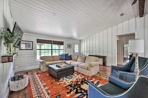 Amphitheater, Tatum airbnb, hotels and vacation rentals