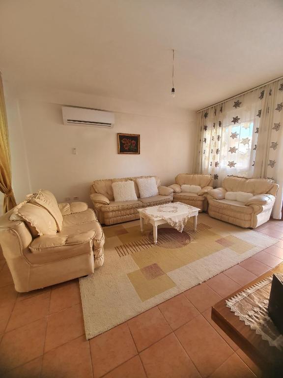 Spacious House With A Big Garden And Fire Pit - Tiran