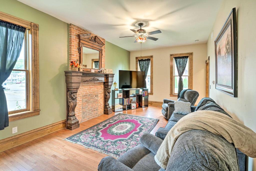 Relaxing Dubuque Home Less Than 1 Mi To Downtown! - Dubuque, IA