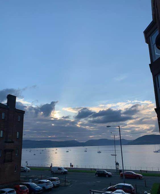 Lovely Flat Overlooking The Clyde - Helensburgh