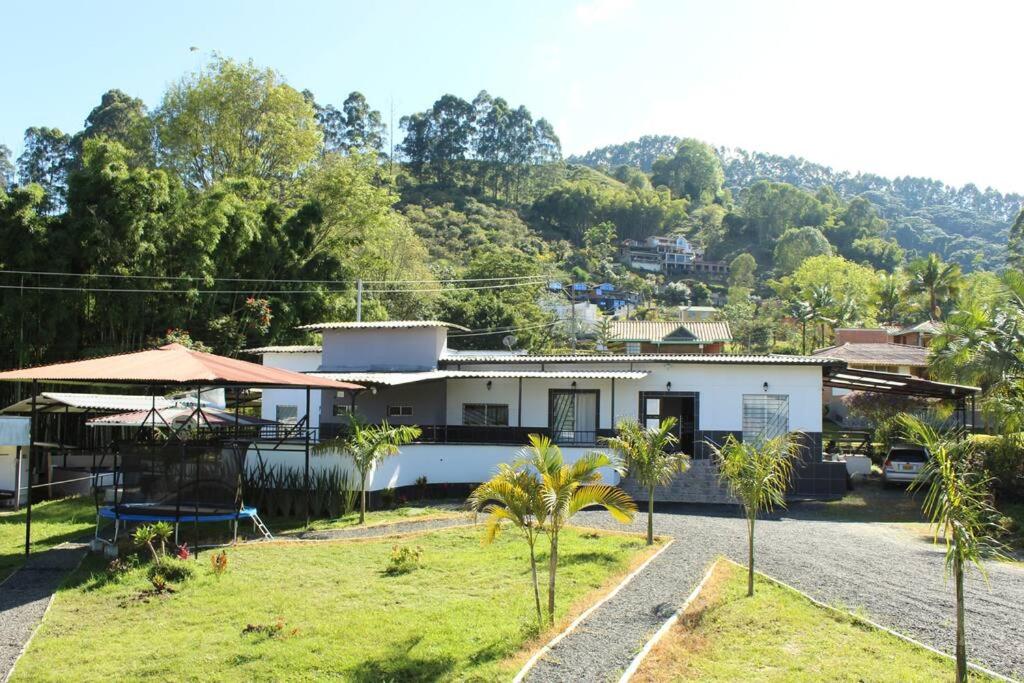 Villa Natalia Finca, 30 Personas, Jacuzzi 10 Minutos De Termales - Santa Rosa de Cabal