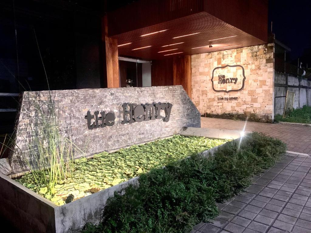 The Henry Hotel Roost Bacolod - バコロド