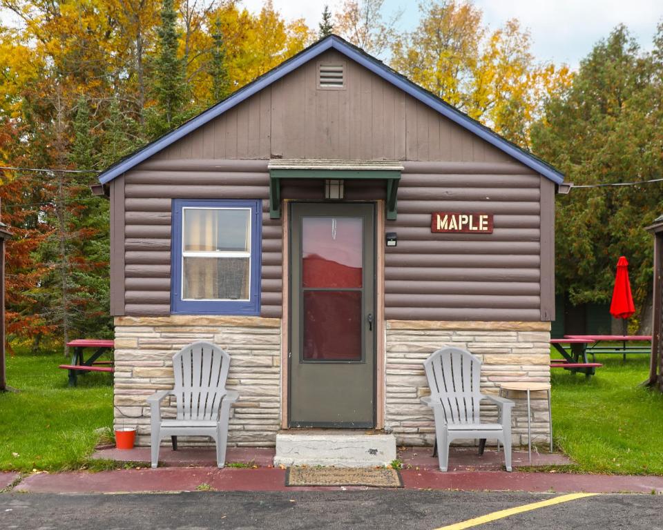 Hilltop Lodge - Maple -Queen Cabin - Fort Frances