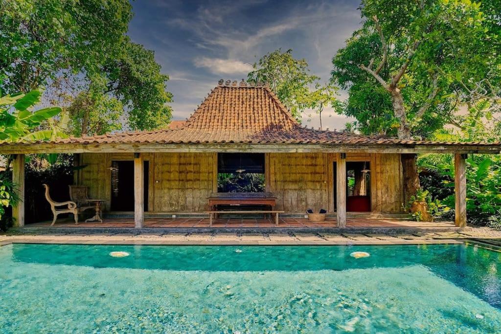 Wahyu Private Joglo Pool Seminyak Honeymoon Oasis - Denpasar