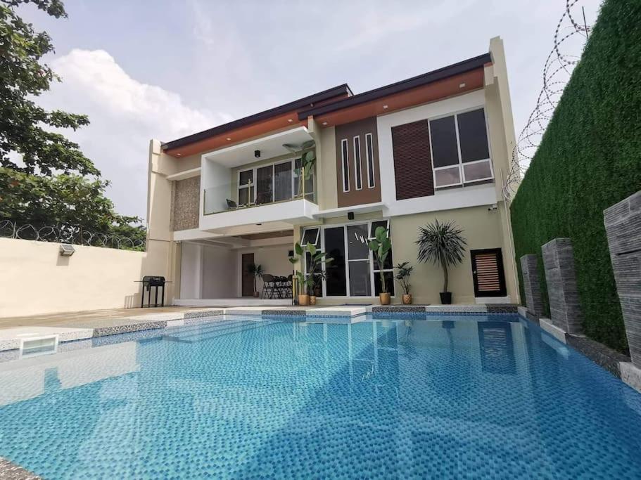 Newly Built Private Villa With Pool In Cainta - 昆頌市