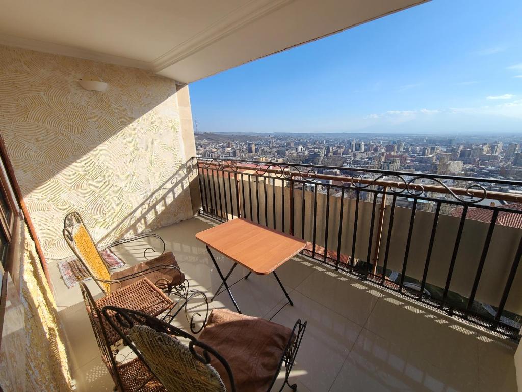 Apartment On Cascade With Balcony & Ararat View - Jerevan