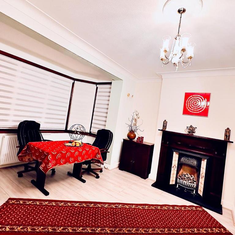Beautiful Double En-suite Room, Separate Entrance, Ilford, Central Line Gants Hill, Free Parking - Dagenham