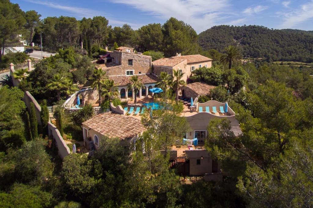 Sitges Hill Retreats-masia Nur 22 Bedrooms Divided Over 9 Houses For Max 44 Guests - Canyelles